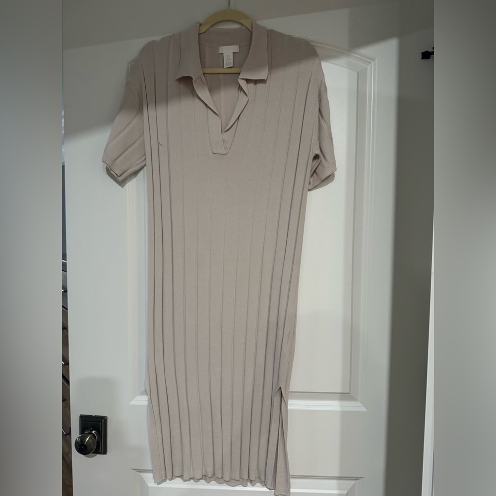 H&M knit midi dress. Size small.